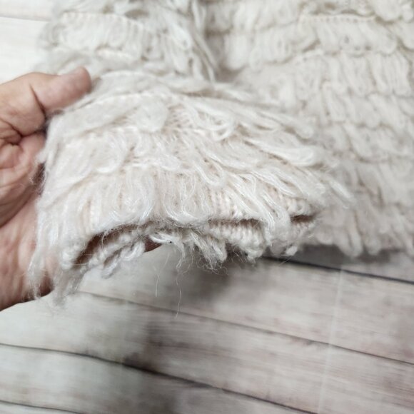 ASTR The Label Short Shaggy Loop Knit Cardigan Beige Sweater Size M Wool Blend - Picture 4 of 15